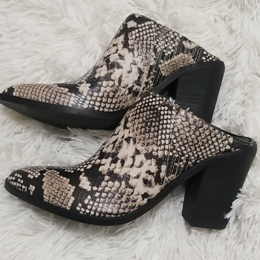 Shoe - Picture 2 of 5